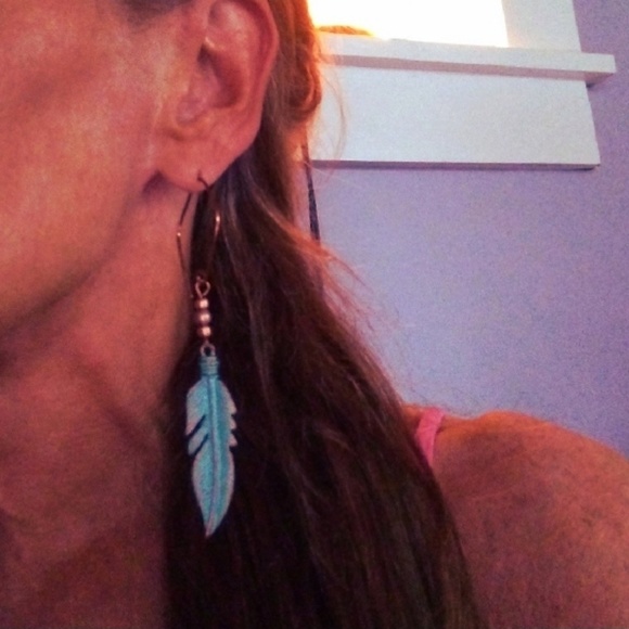HP!  Boho Cowgirl Turquoise Feather Earrings - Picture 6 of 8